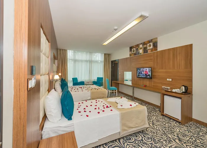 Business Life Gunesli 3*